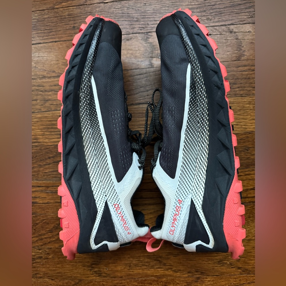 Women’s Altra Olympus 4 size 9.5
